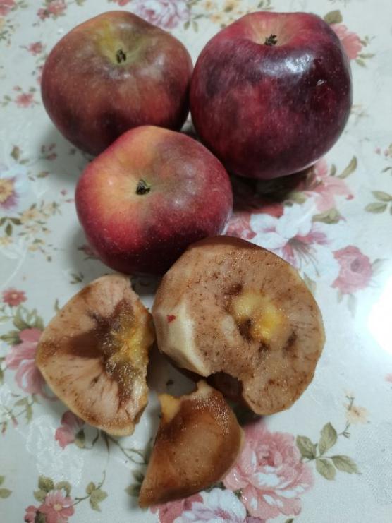 02.25 一箱18个苹果6个坏的,疑似是冻坏的.